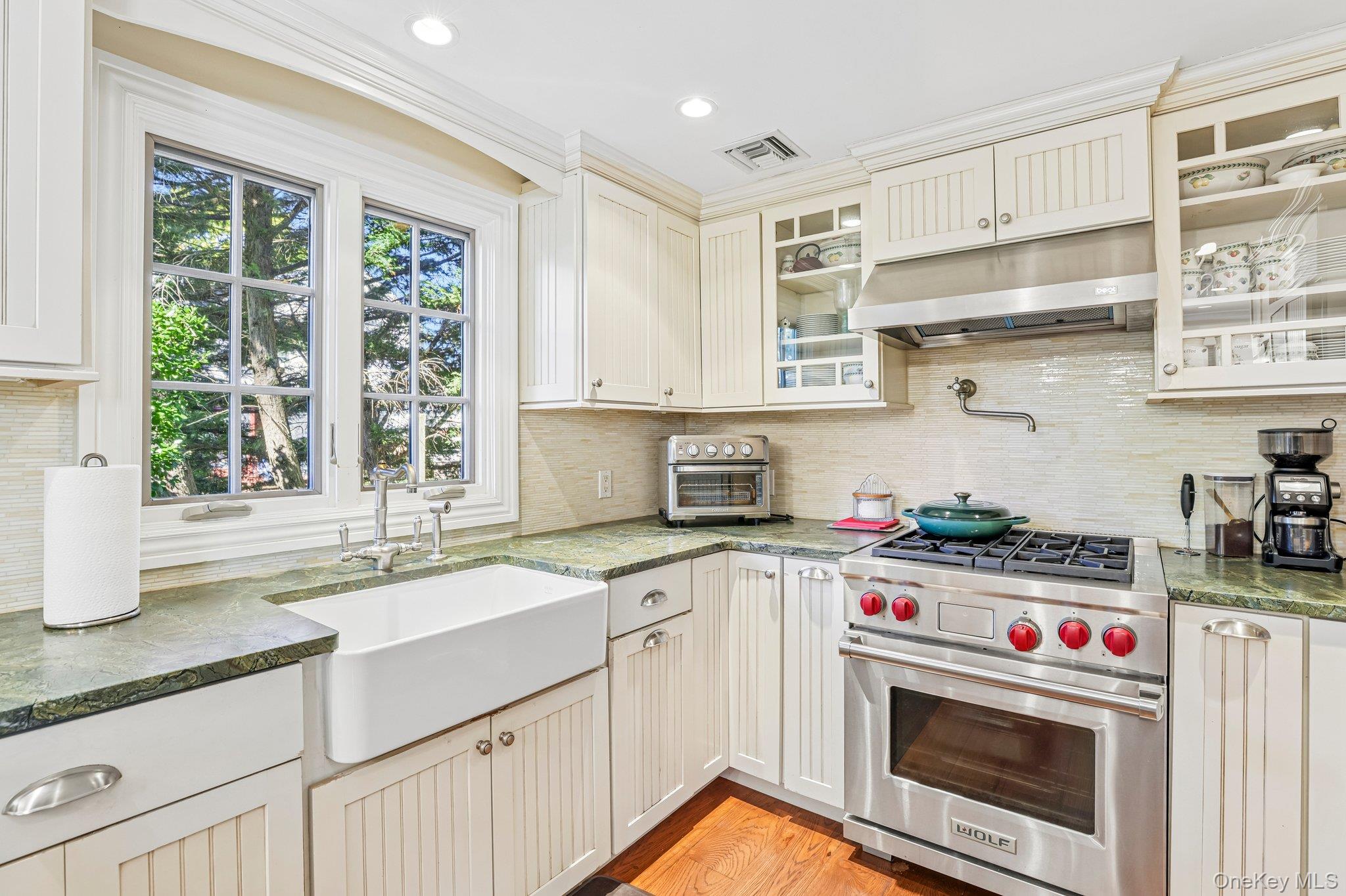 976 Singleton Avenue – For Sale photo 11