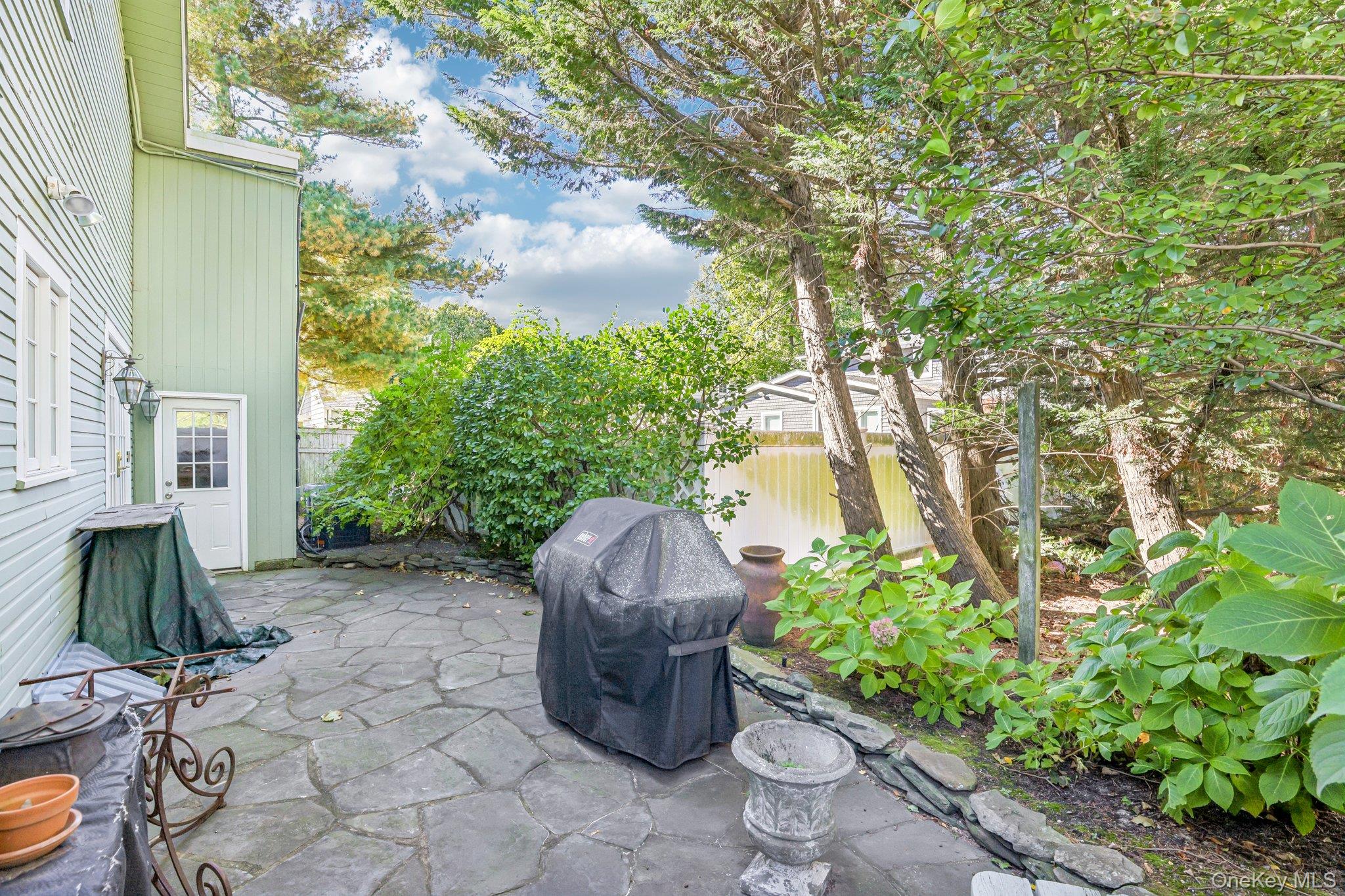 976 Singleton Avenue – For Sale photo 19