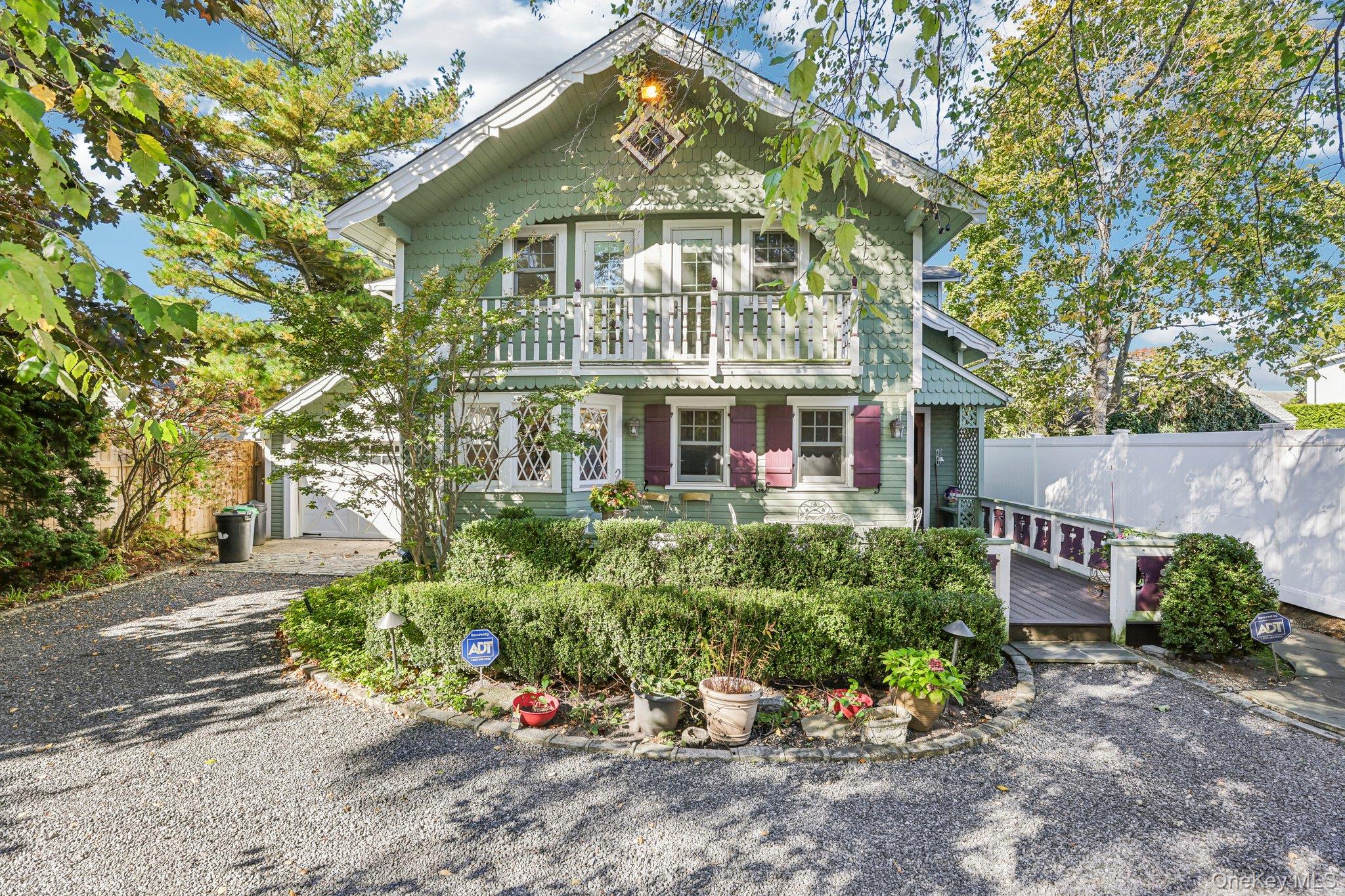 976 Singleton Avenue – For Sale