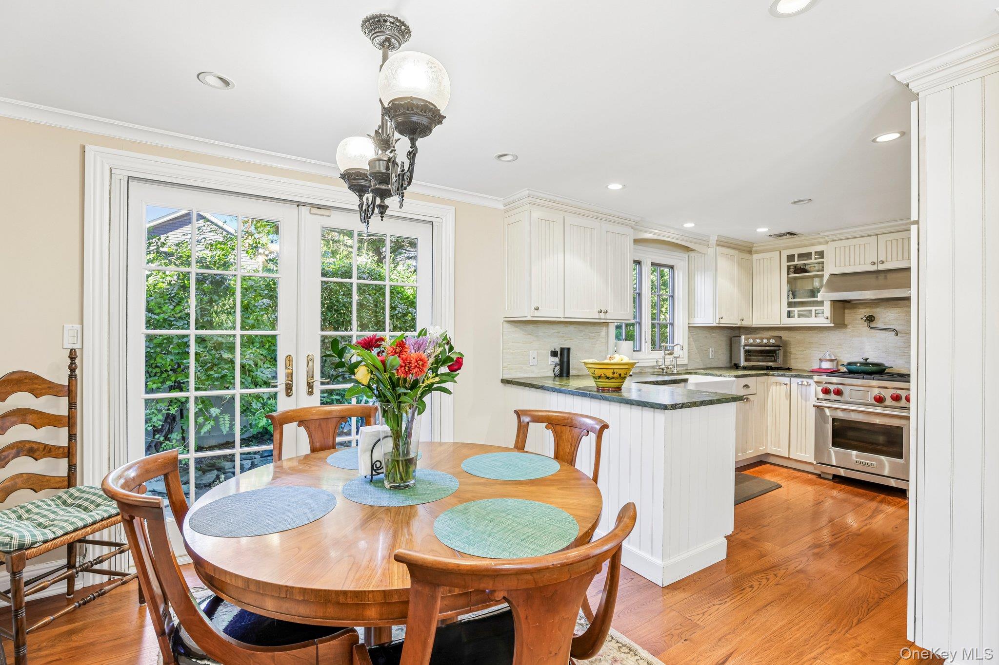 976 Singleton Avenue – For Sale photo 10