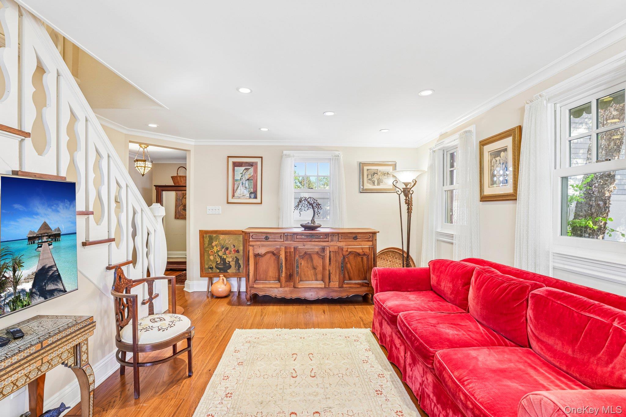 976 Singleton Avenue – For Sale photo 7