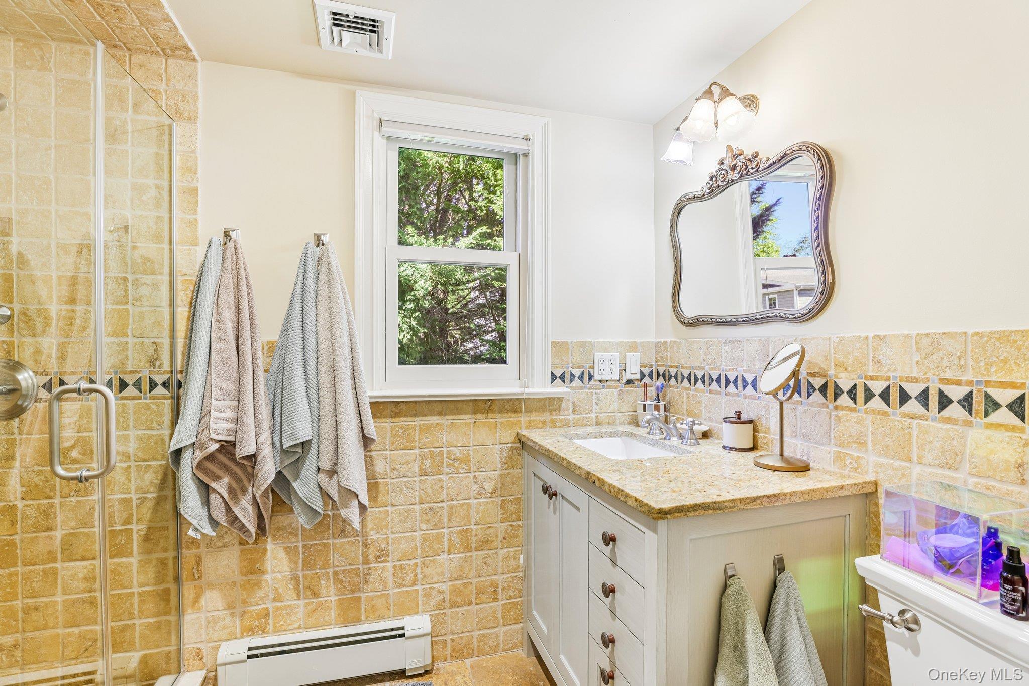 976 Singleton Avenue – For Sale photo 17
