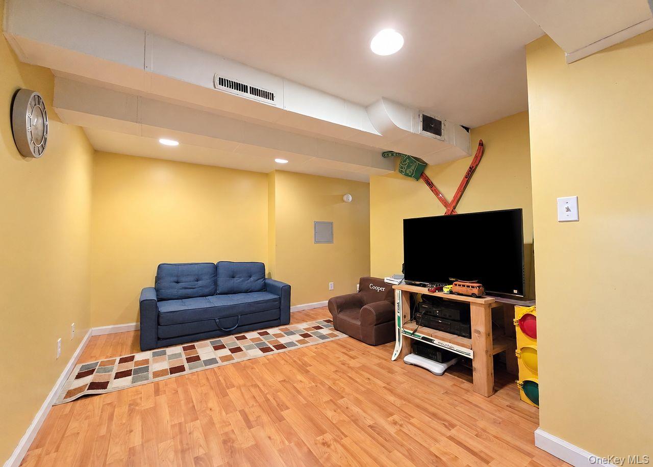 8 Perry Place – For Sale photo 11