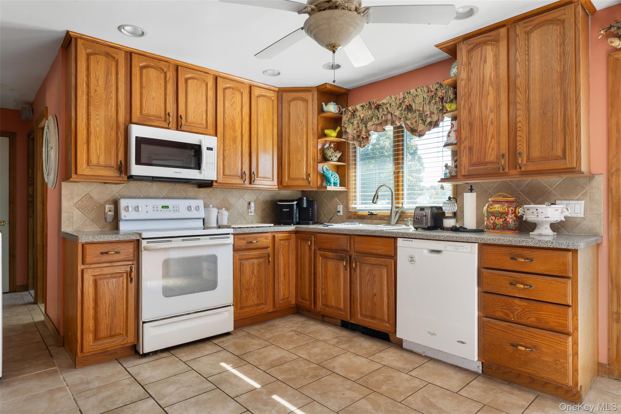 141 Horn Lane – For Sale photo 3