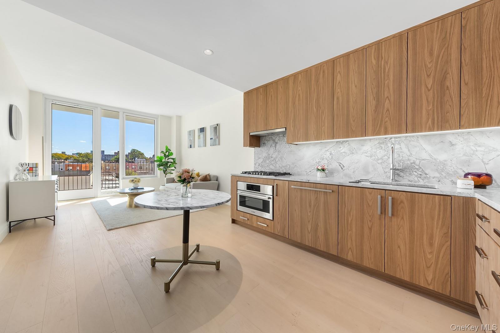30-55 Vernon Boulevard, Unit 6A photo 2