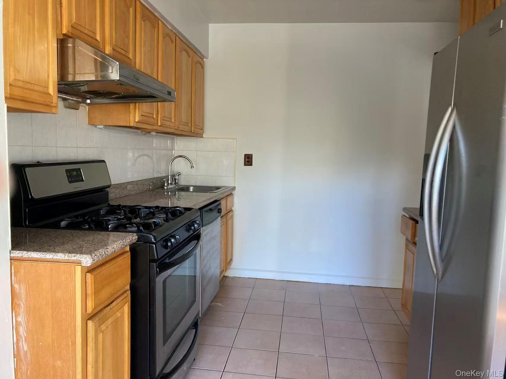 20-28 Utopia Parkway – For Rent photo 2