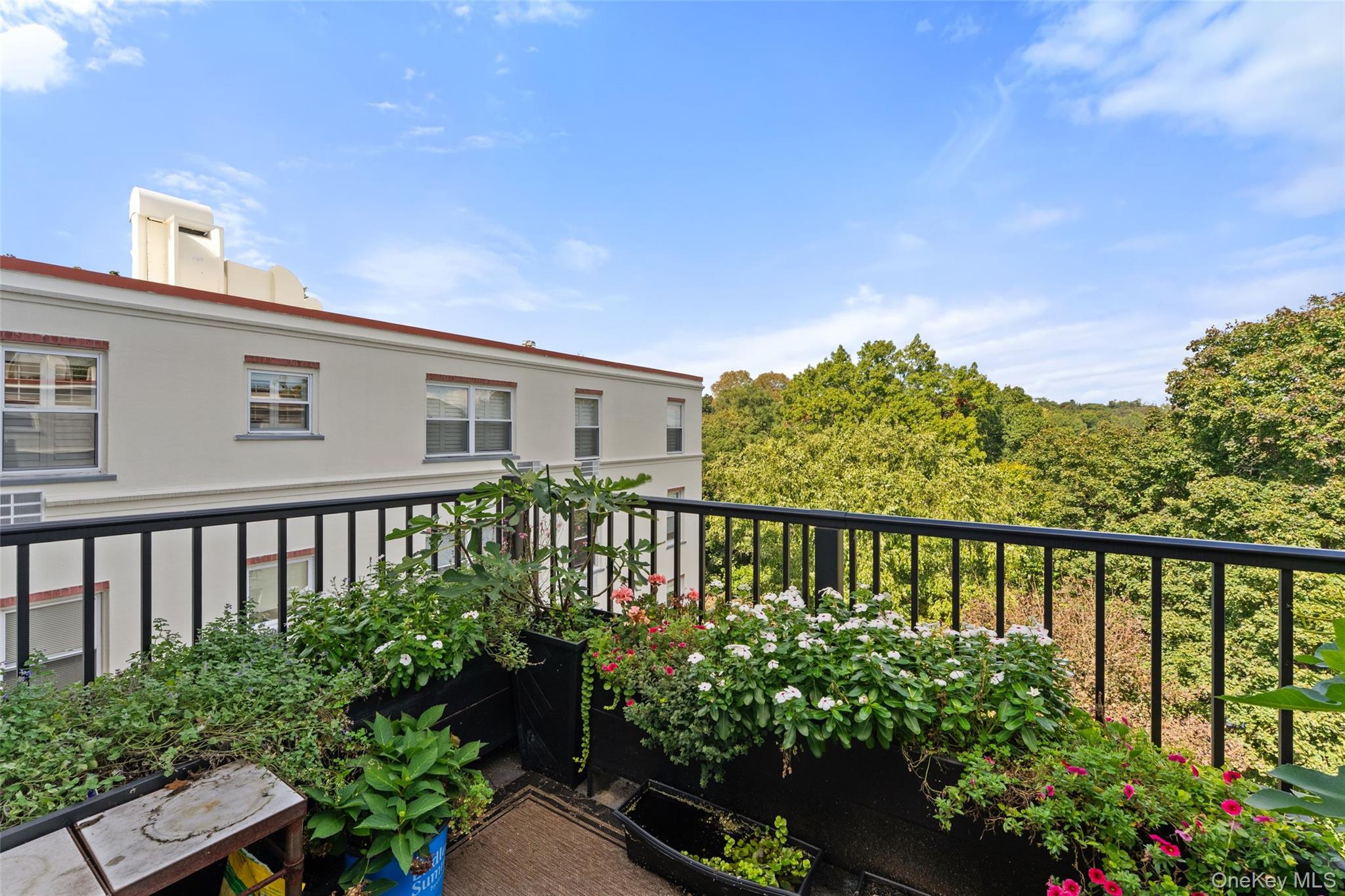 2 Stoneleigh Plaza, Unit 6I photo 5