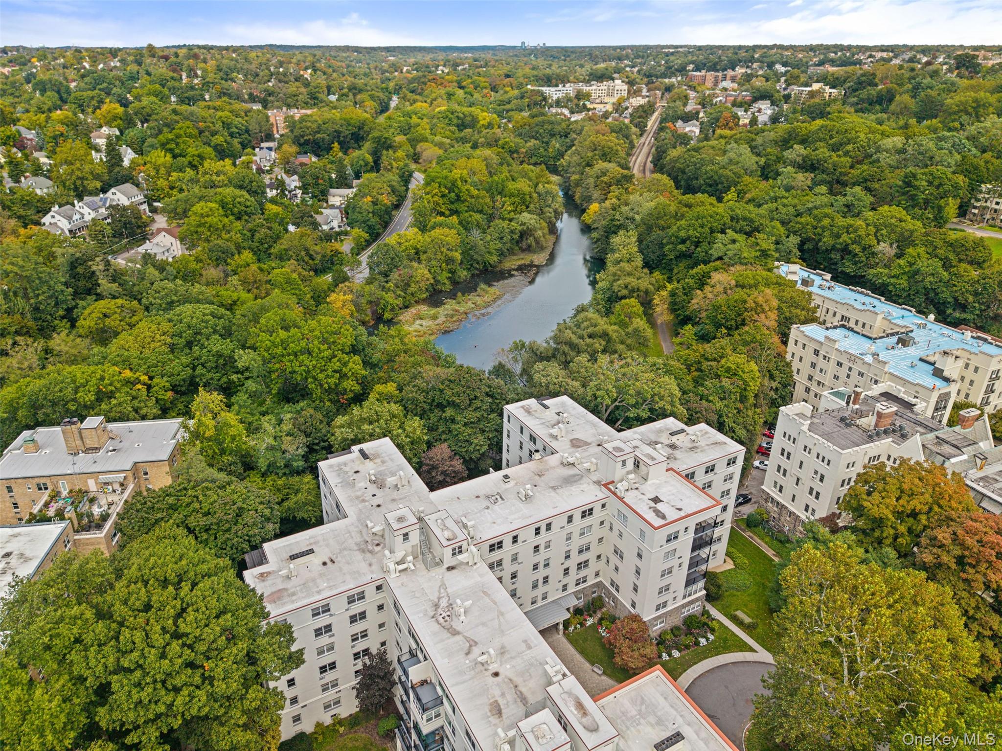 2 Stoneleigh Plaza, Unit 6I photo 20