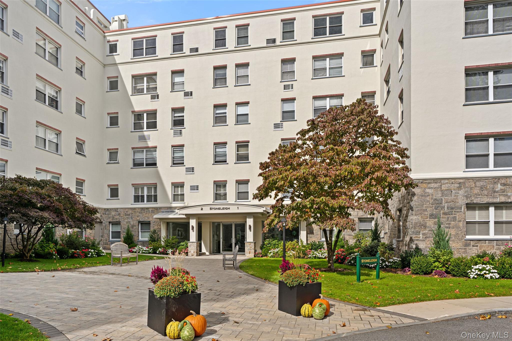 2 Stoneleigh Plaza, Unit 6I