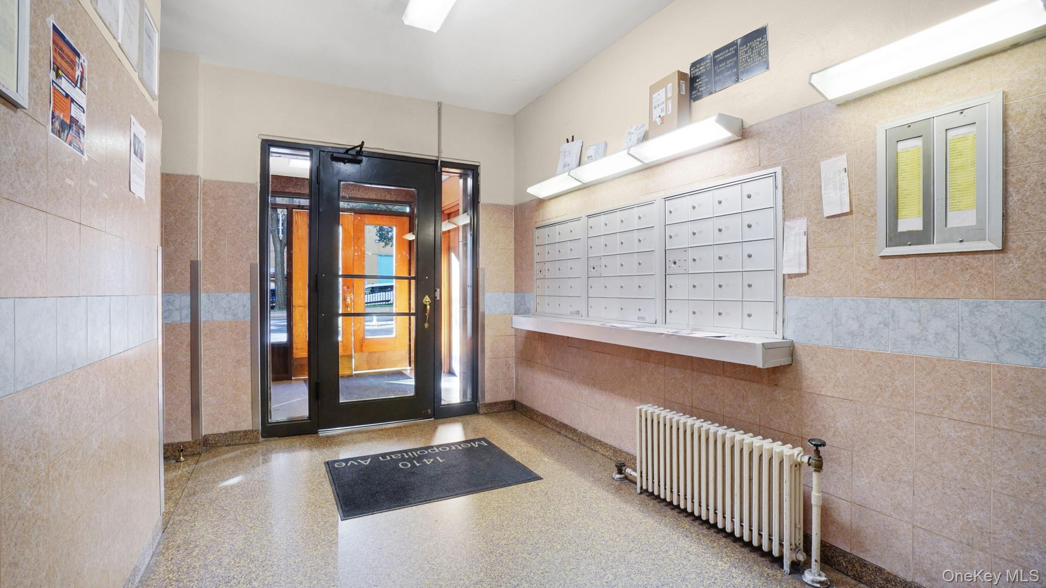 1410 Metropolitan Avenue, Unit 3I photo 2