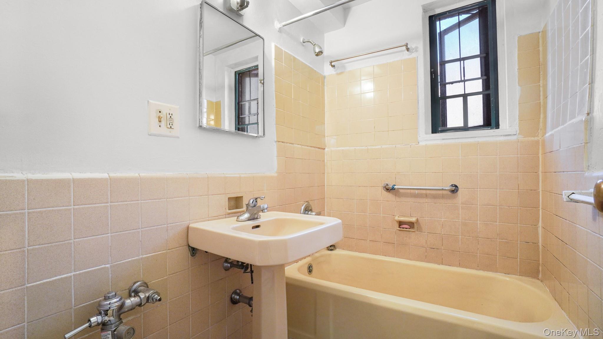 1410 Metropolitan Avenue, Unit 3I photo 10