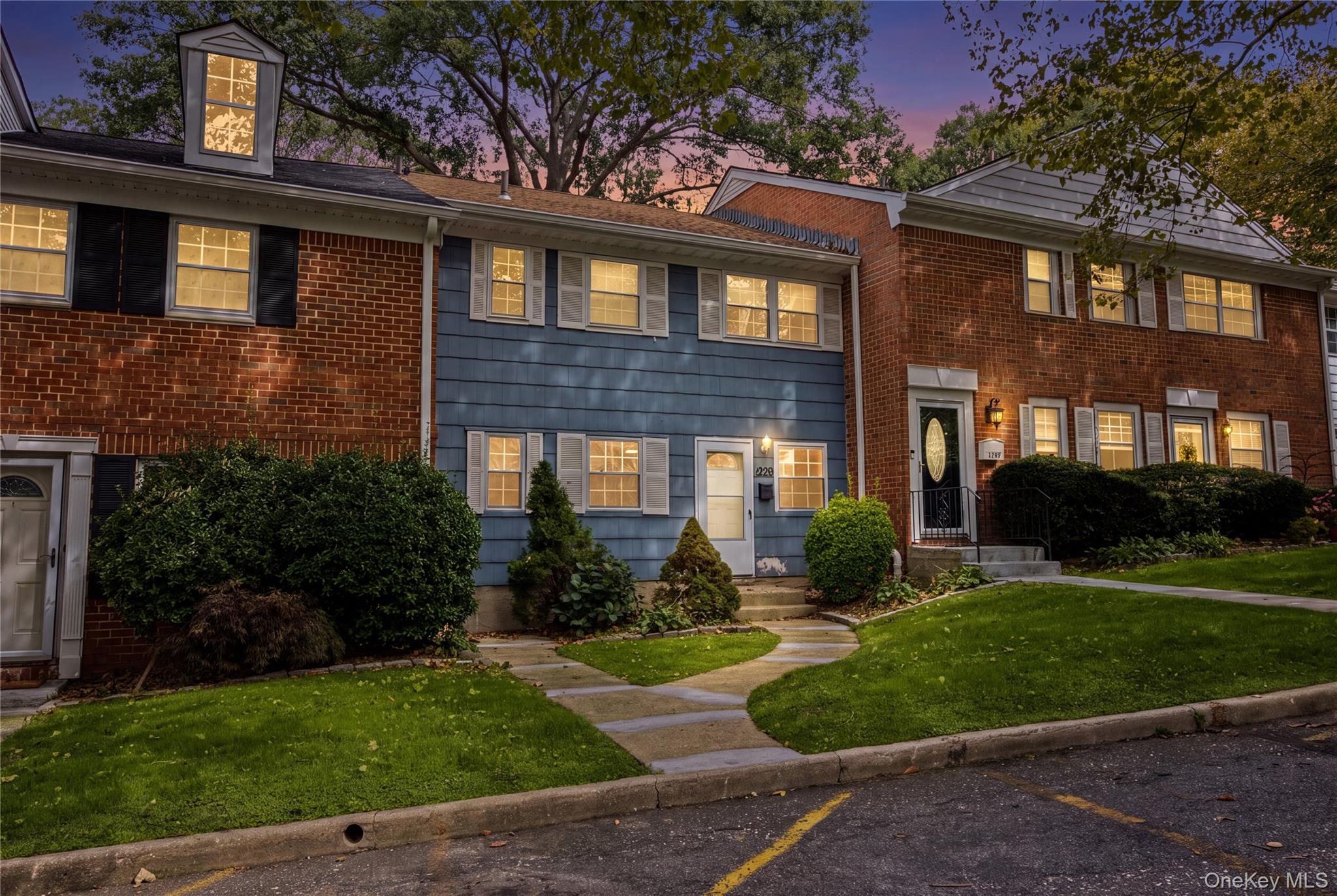 1206 Towne House Village – For Sale photo 3