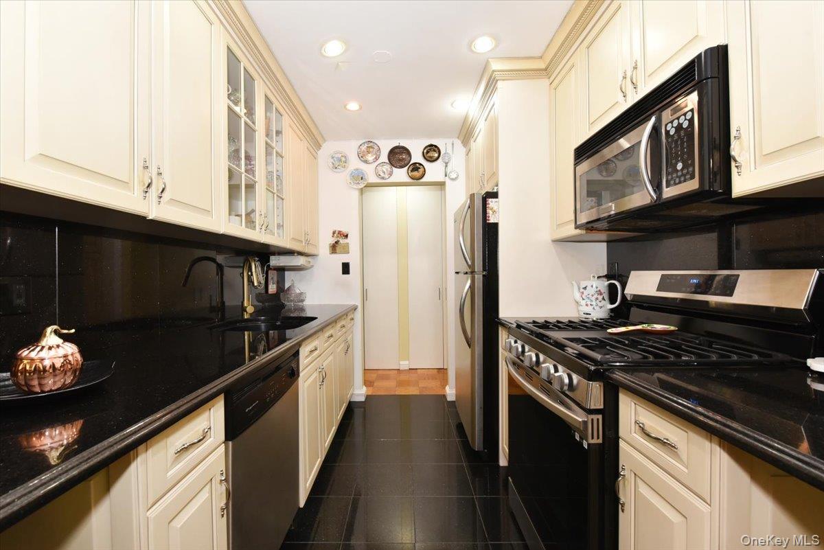 320 East Shore Road, Unit 15A photo 13
