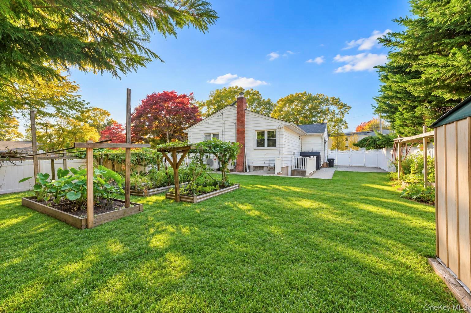 431 Blue Point Road – For Sale photo 14