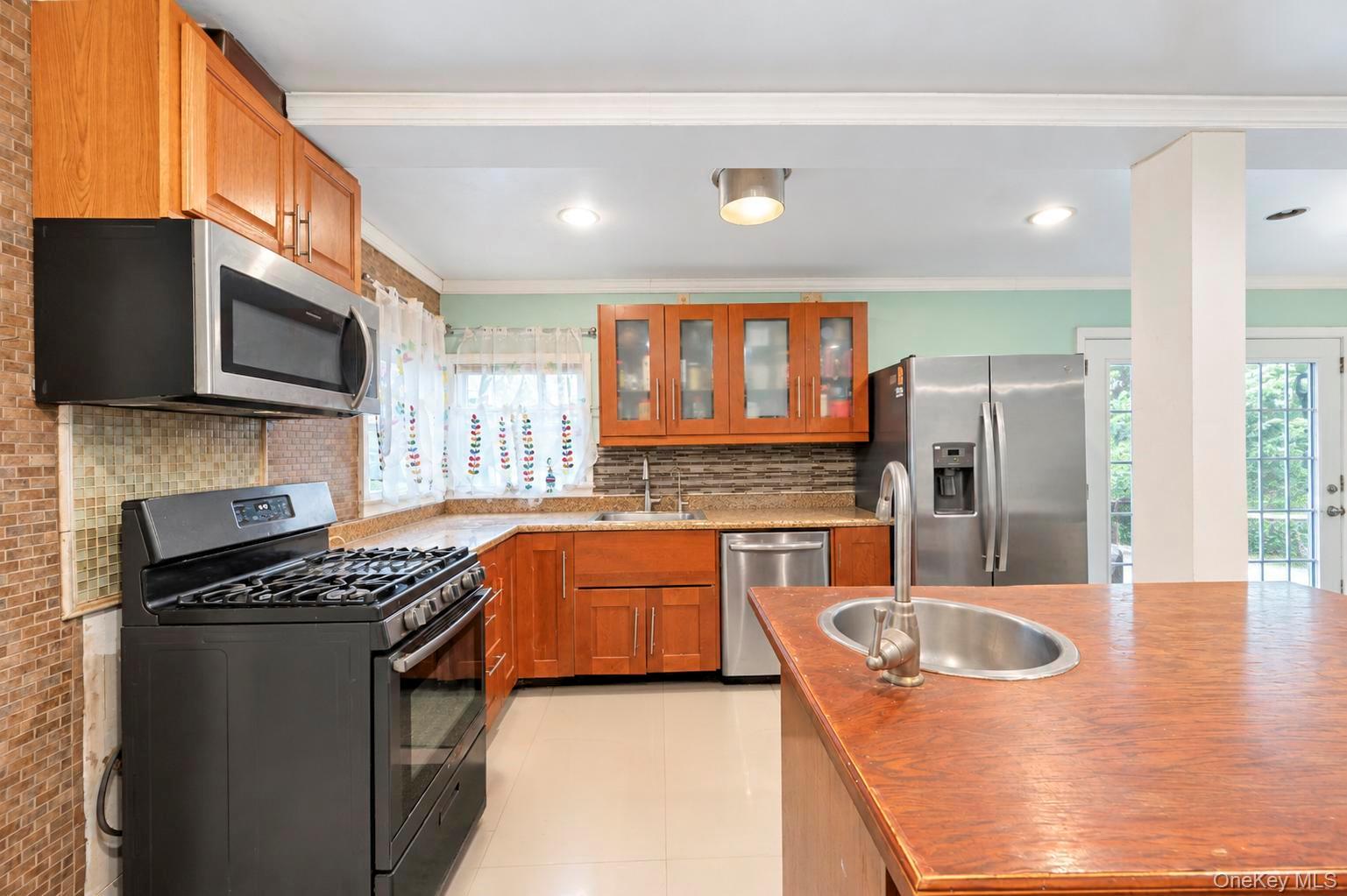 431 Blue Point Road – For Sale photo 17