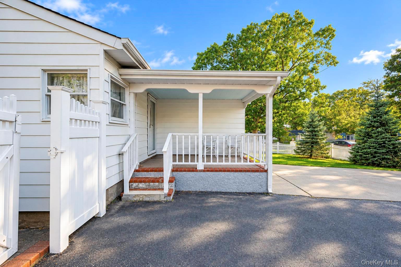 431 Blue Point Road – For Sale photo 10
