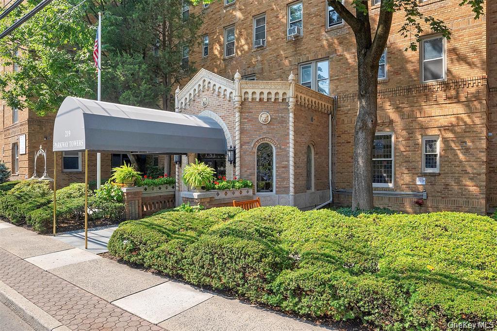 219 Bronx River Road, Unit 5A photo 2