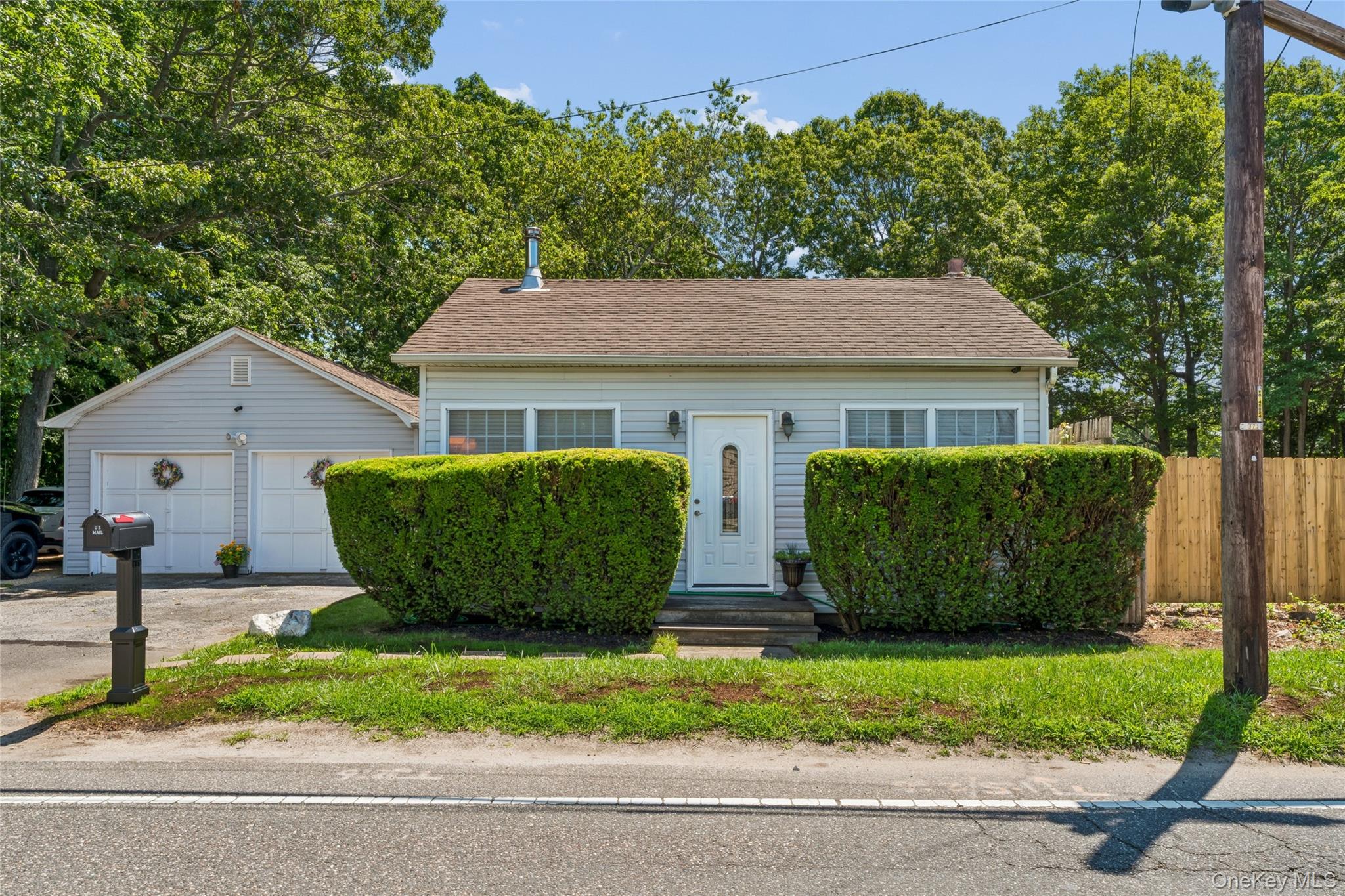 487 Mastic Road – For Sale