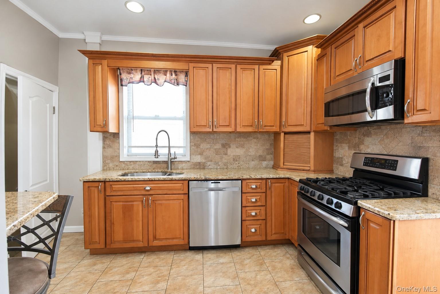 11569 Farmers Boulevard – For Sale photo 8