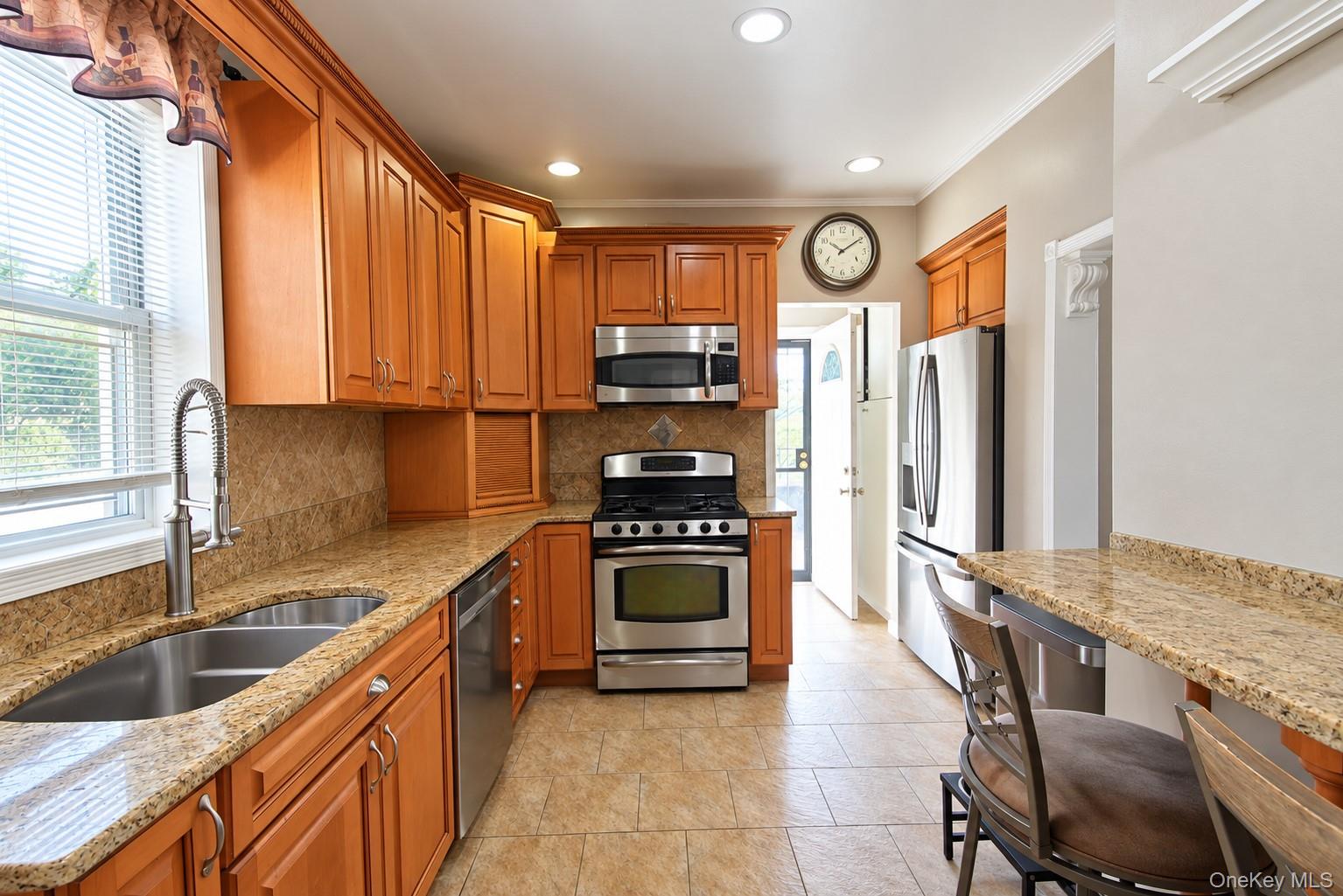 11569 Farmers Boulevard – For Sale photo 7