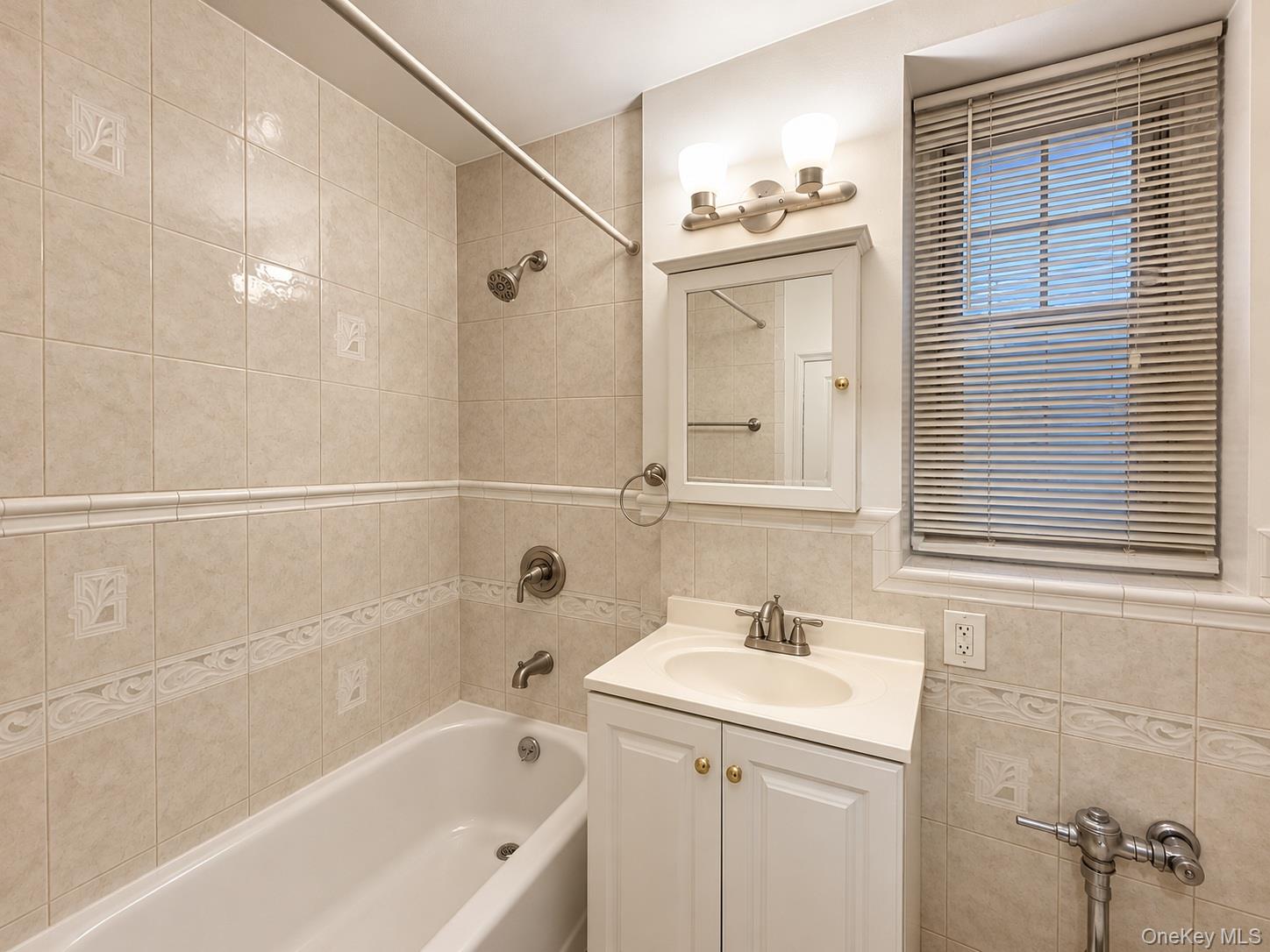 42-95 Main Street, Unit 2B photo 8