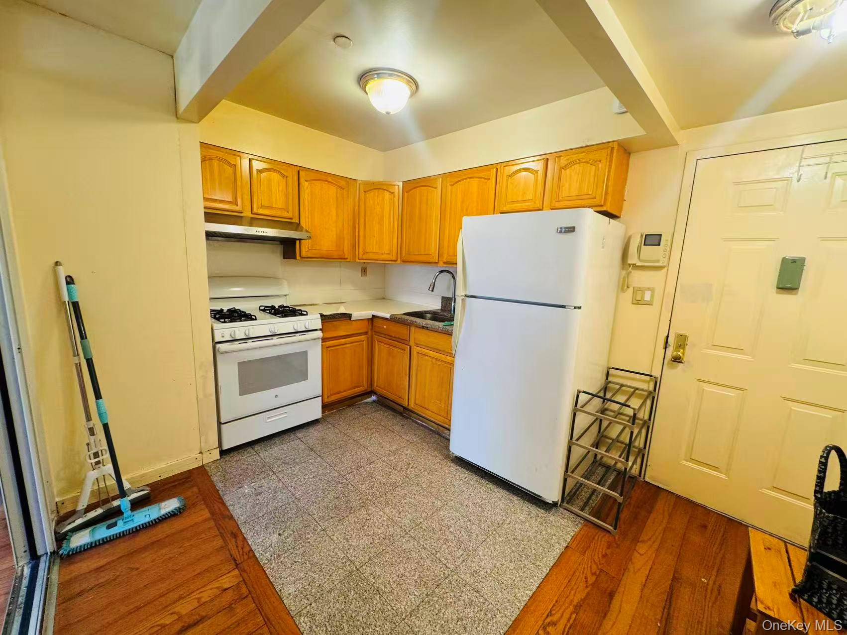 3506 Leavitt Street, Unit 4H photo 2