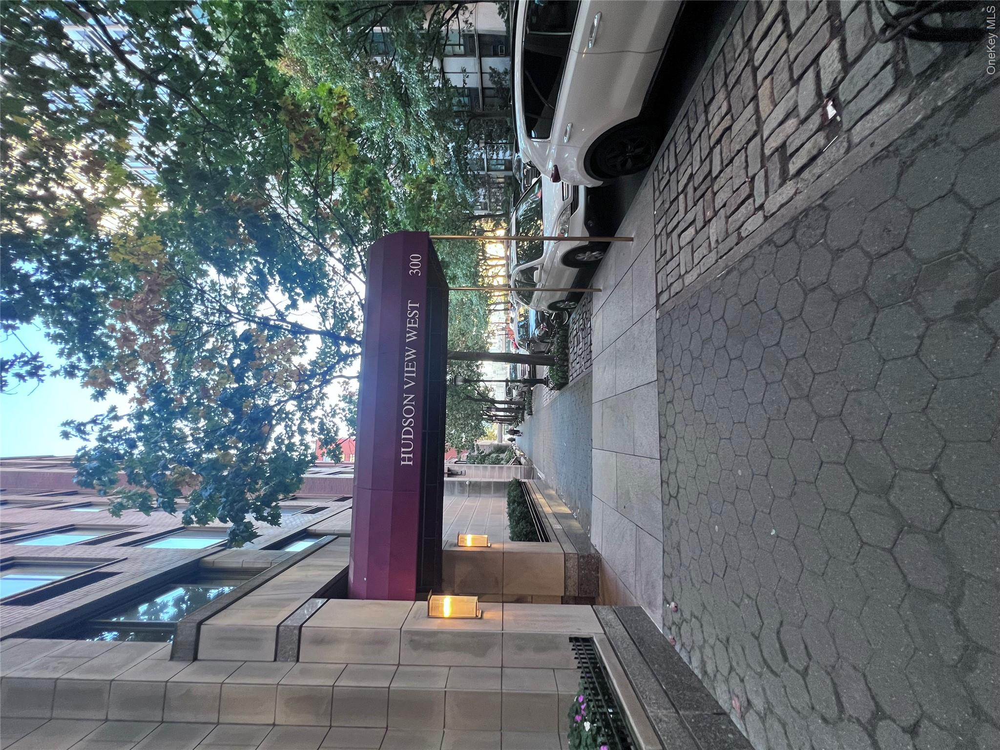 300 Albany Street, Unit 4L