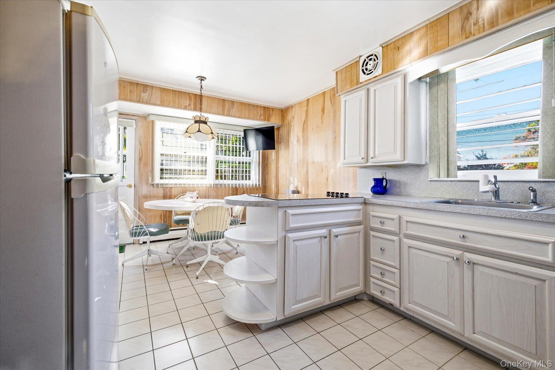 2498 Kayron Lane – For Sale photo 9