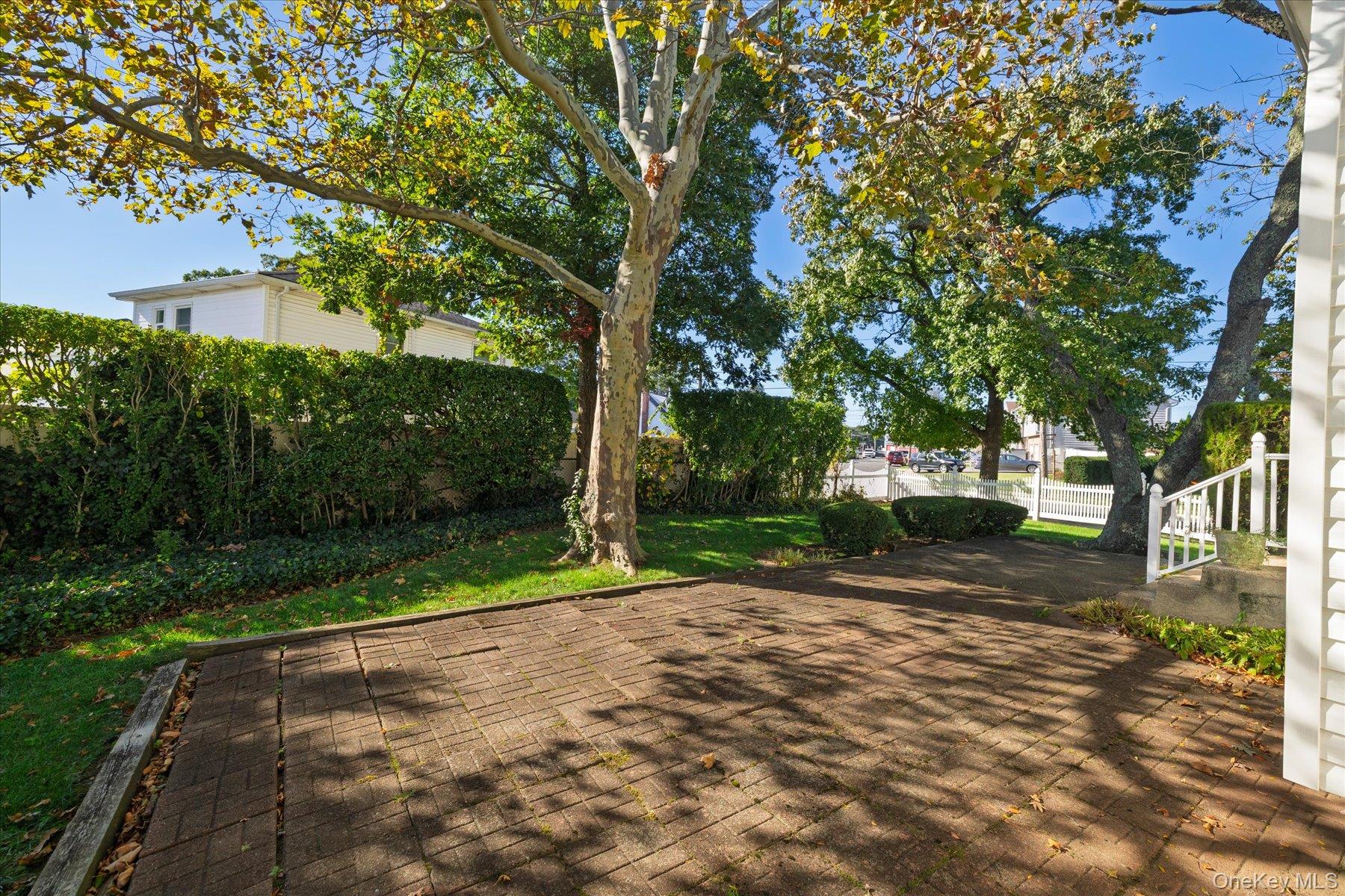 2498 Kayron Lane – For Sale photo 28