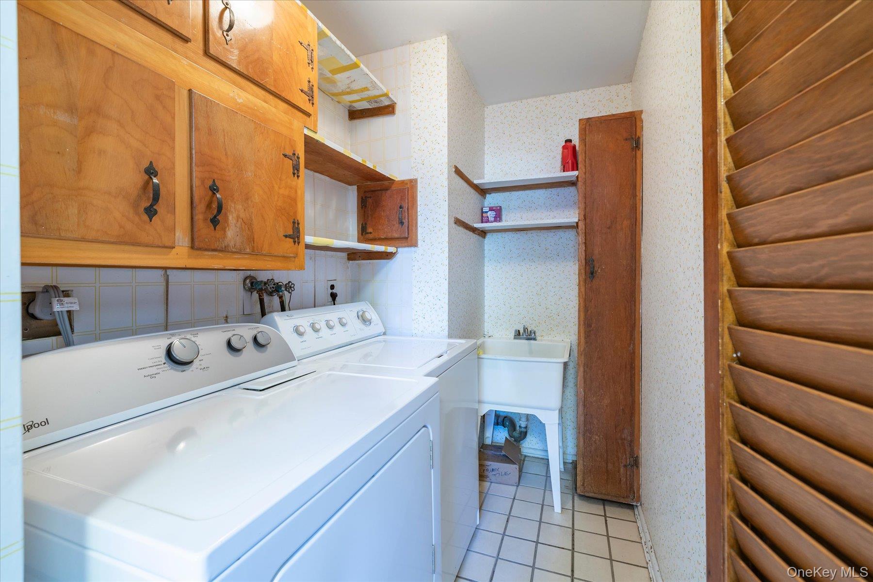 2498 Kayron Lane – For Sale photo 18