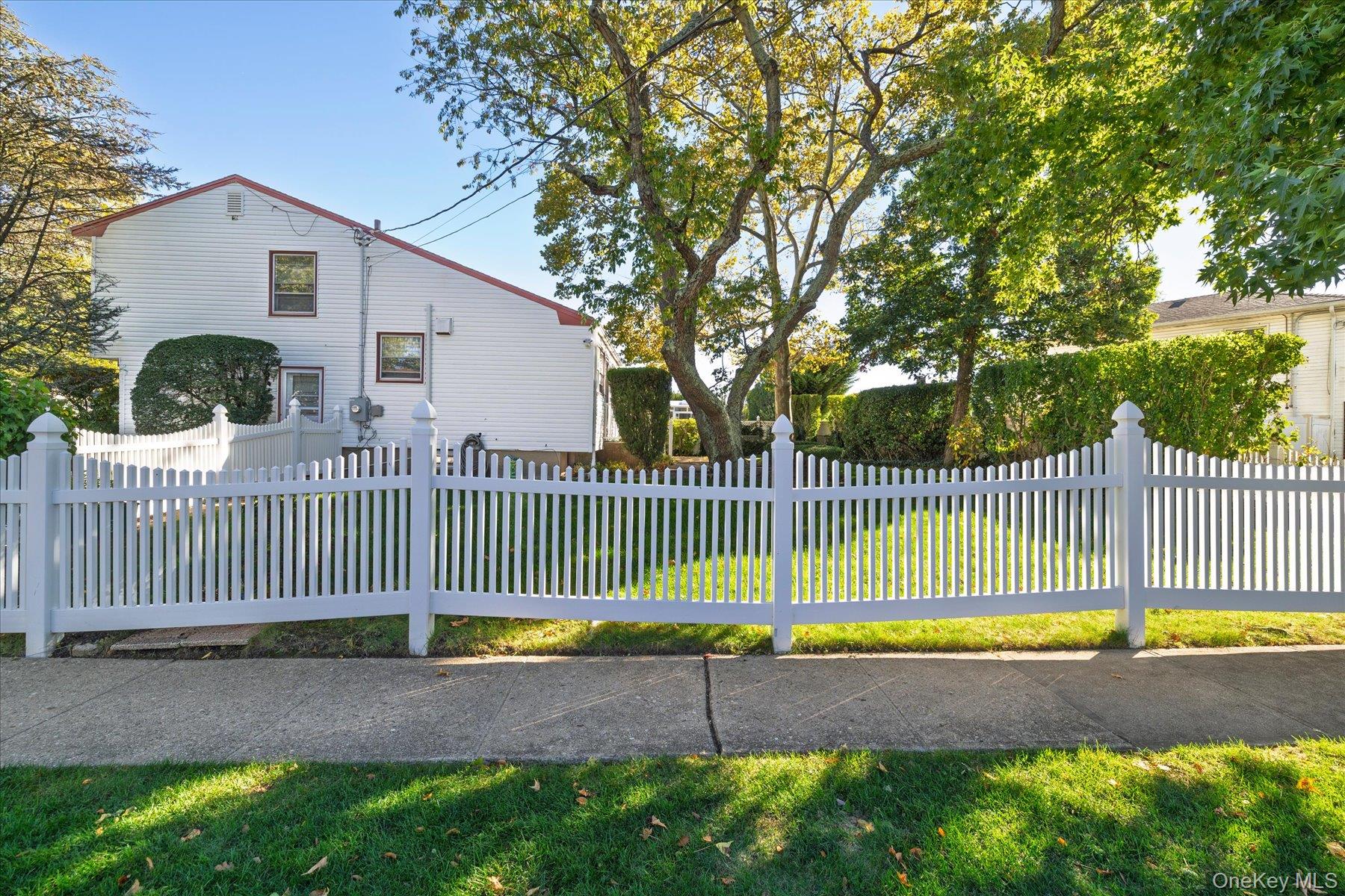 2498 Kayron Lane – For Sale photo 35