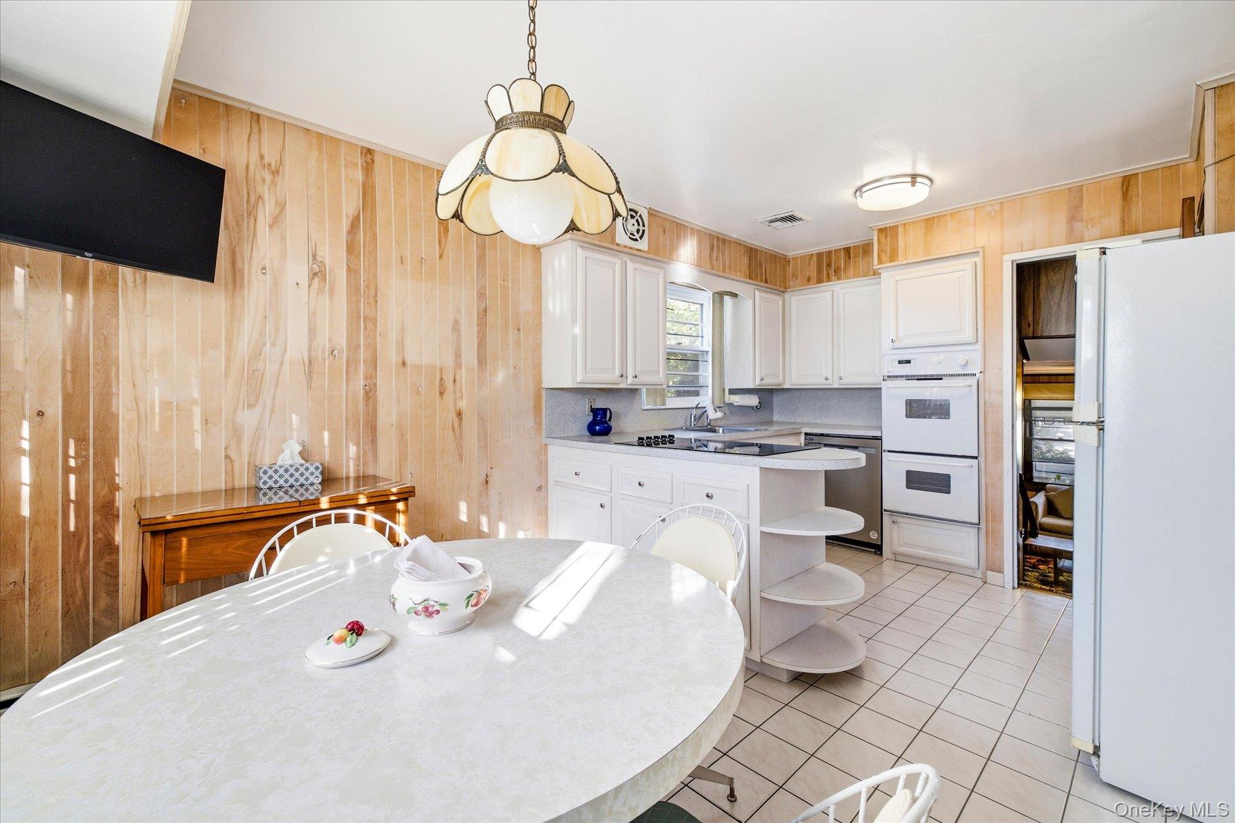 2498 Kayron Lane – For Sale photo 12