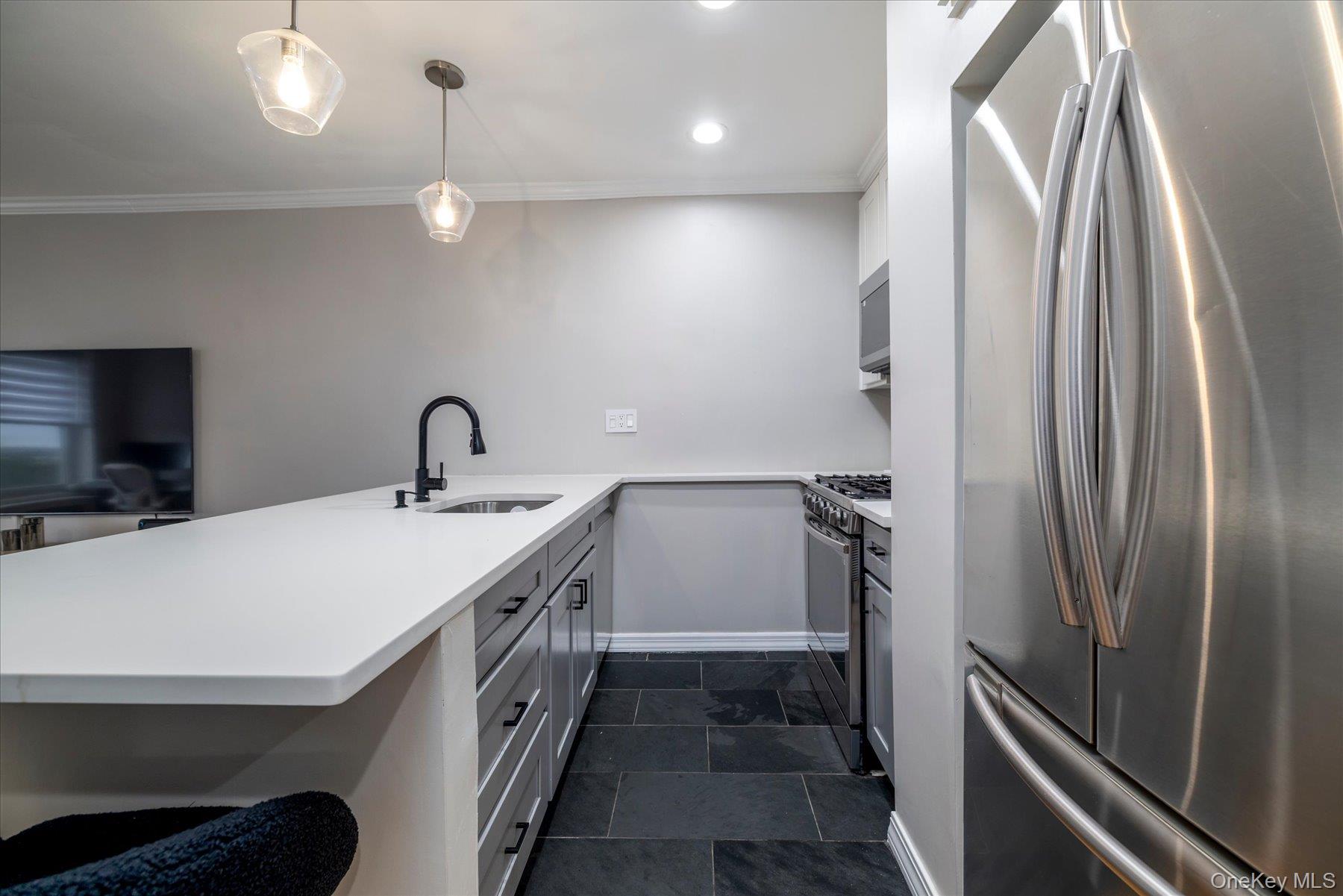 1 E Broadway Ave, Unit 7A photo 3