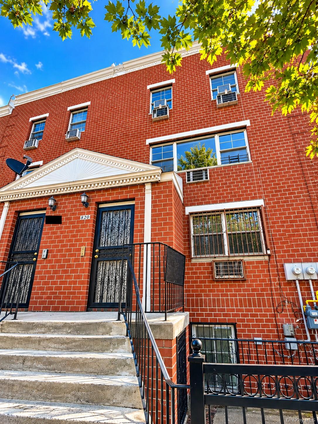 820 Bryant Avenue – For Sale