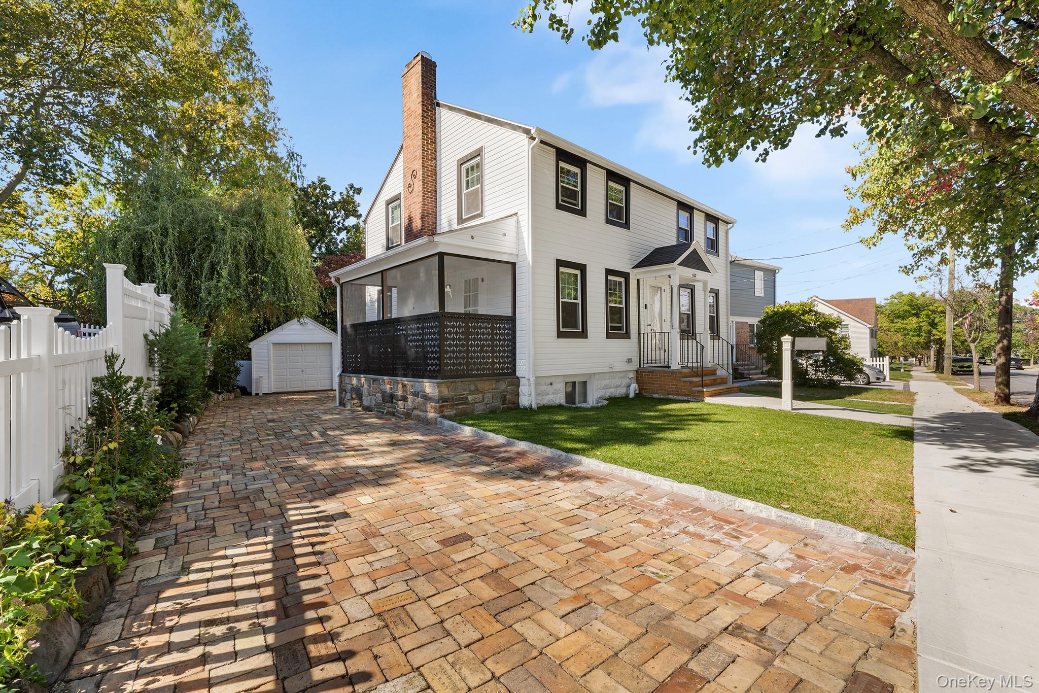 162 Bentley Street – For Sale photo 2