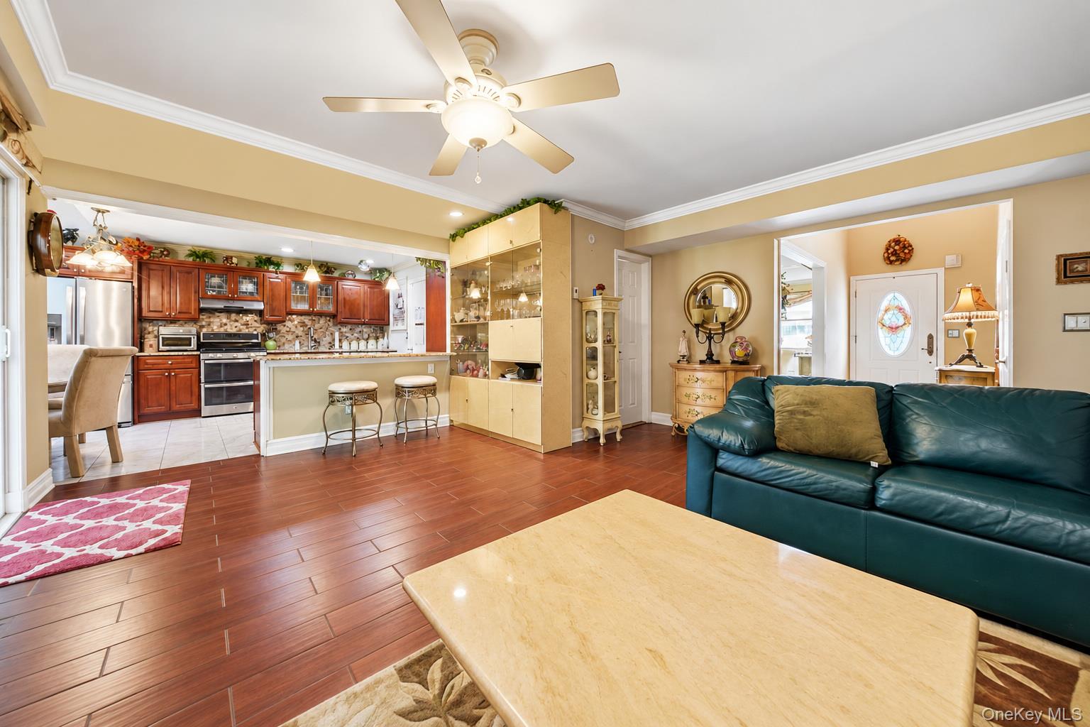 527 Race Place – For Sale photo 3