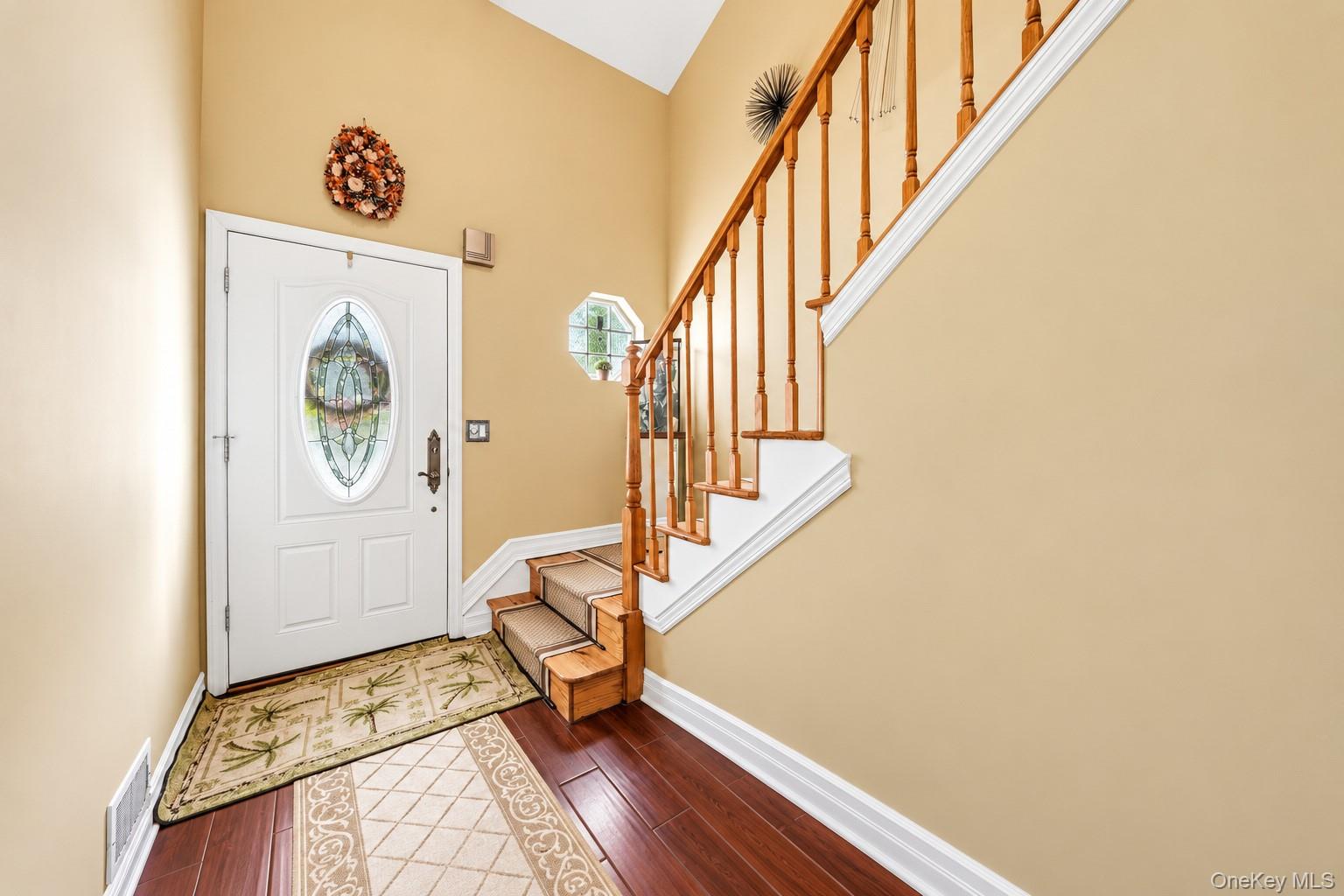 527 Race Place – For Sale photo 2