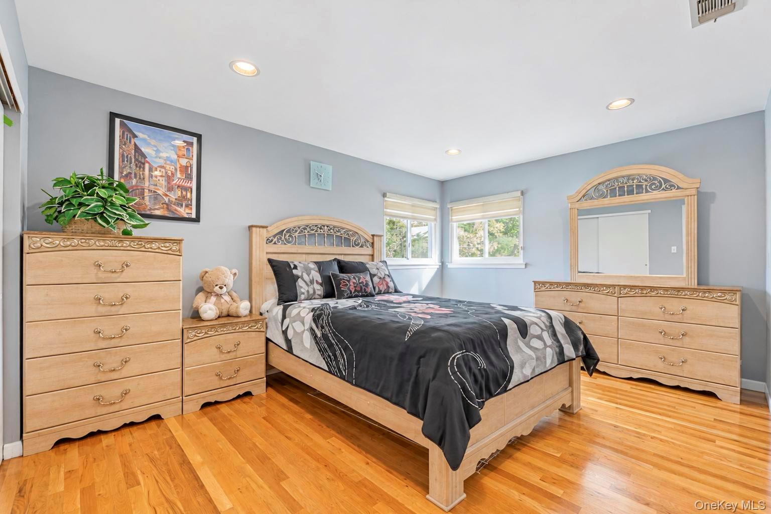 310 Willis Avenue – For Rent photo 21