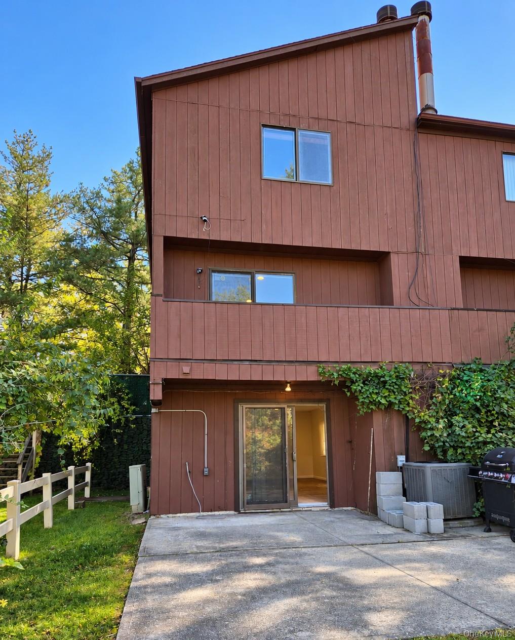 971 W Fingerboard Road, Unit 971 photo 2