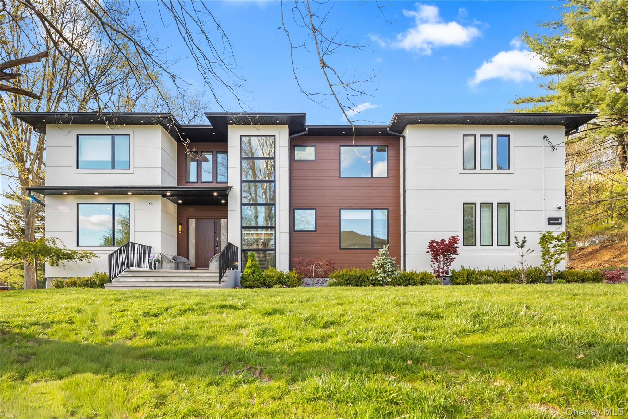 5 Blue Bird Road – For Sale