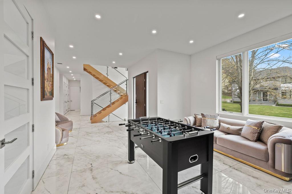 5 Blue Bird Road – For Sale photo 6