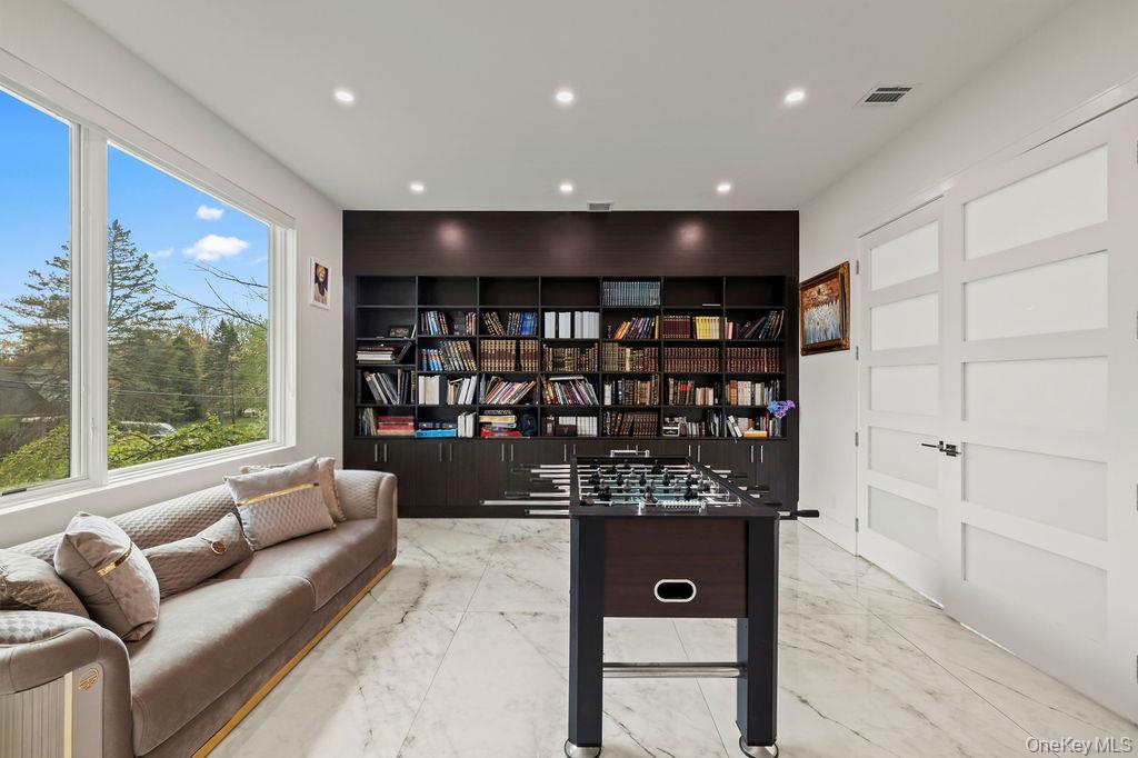 5 Blue Bird Road – For Sale photo 7