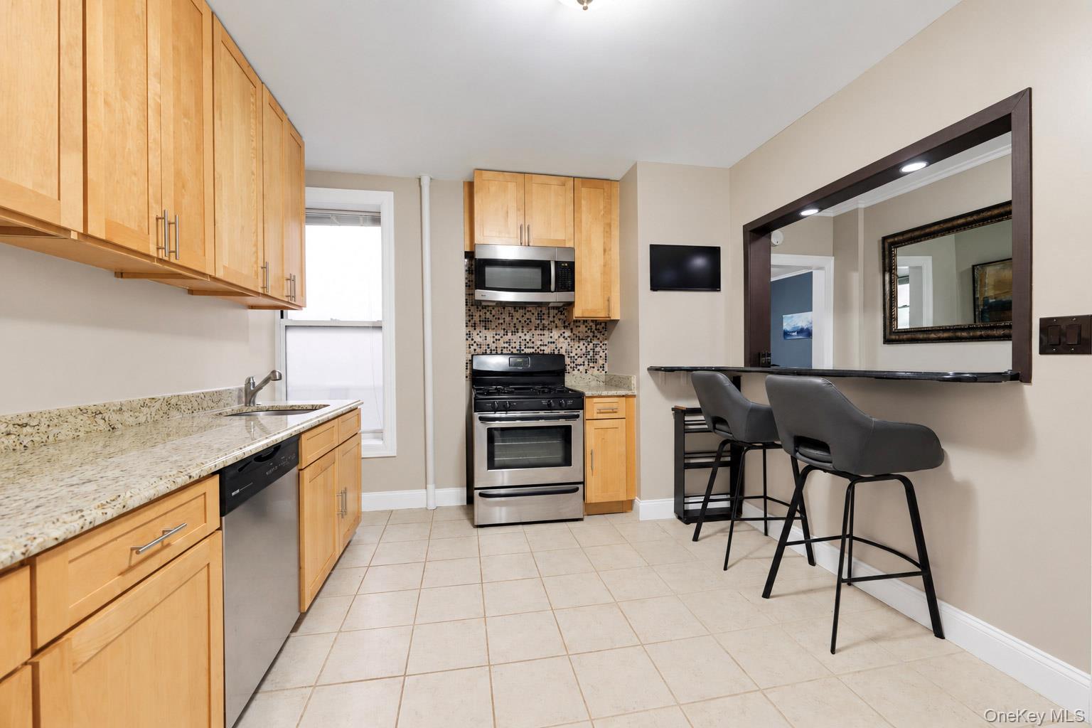 811 Walton Avenue, Unit A20 photo 8