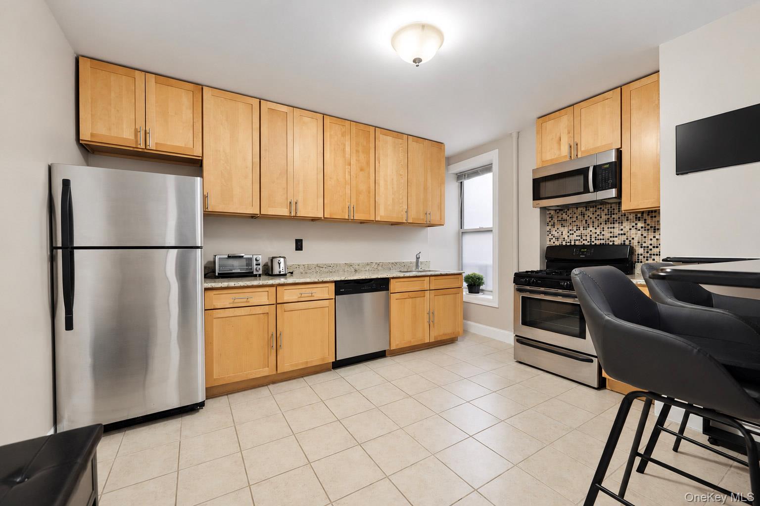 811 Walton Avenue, Unit A20 photo 7