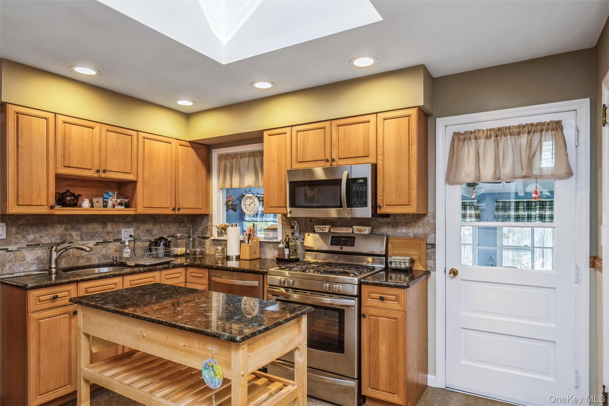 26 Iroquois Avenue – For Sale photo 5