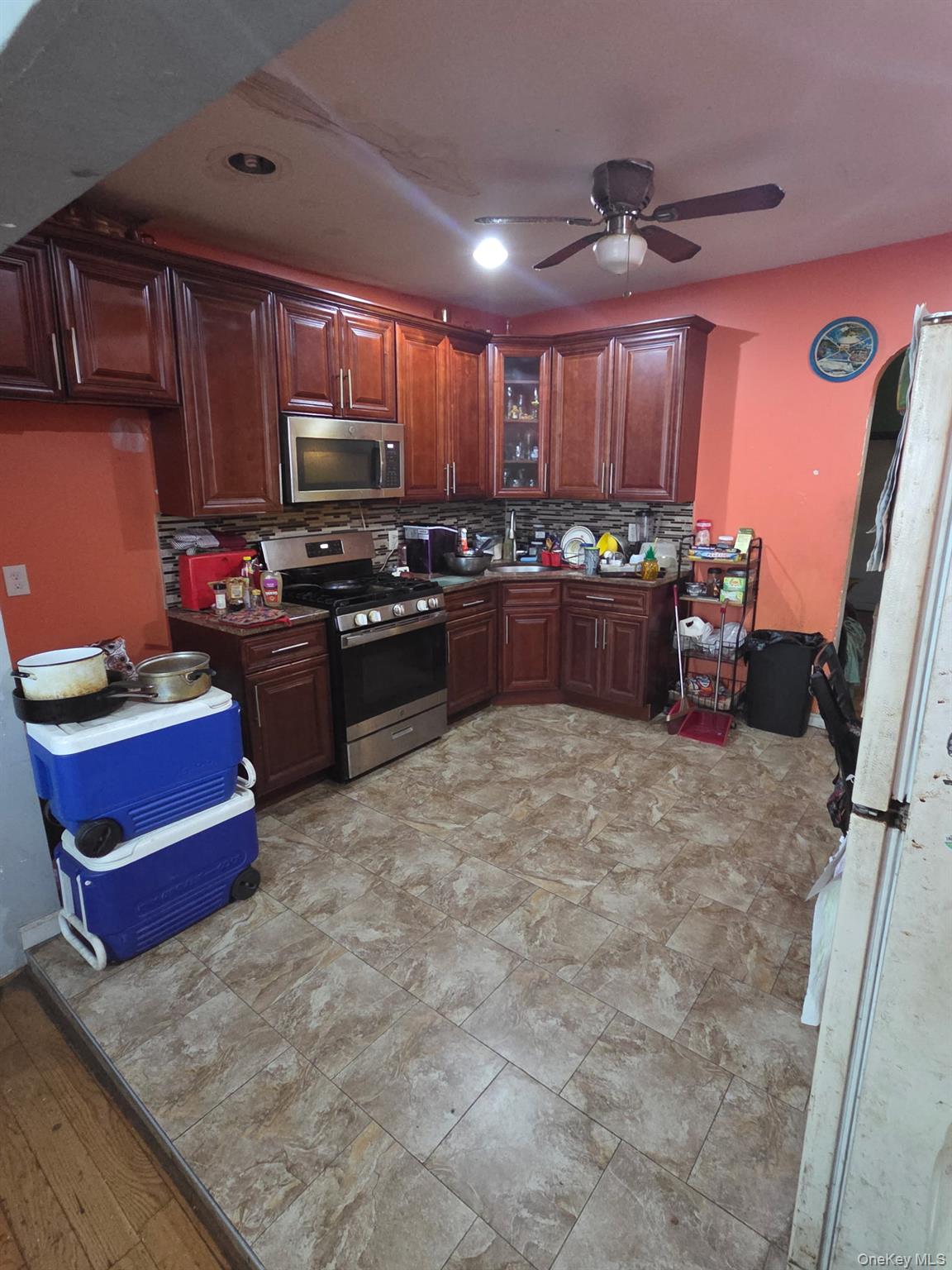 562 Hemlock Street – For Sale photo 4