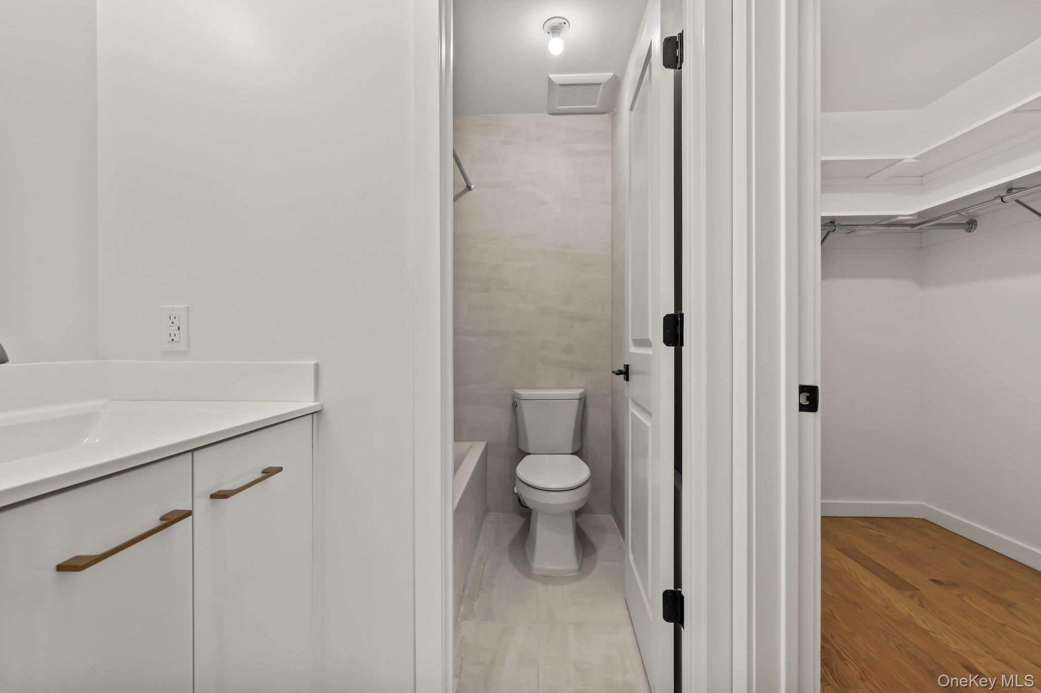 470 W Central Avenue, Unit 205 photo 35
