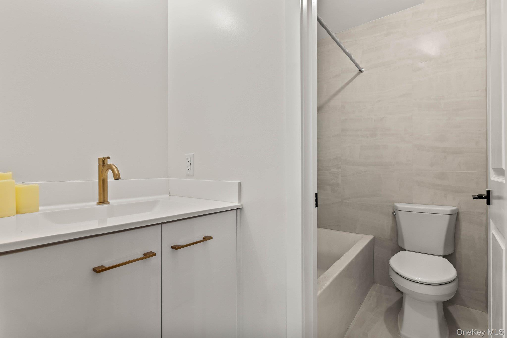 470 W Central Avenue, Unit 205 photo 33