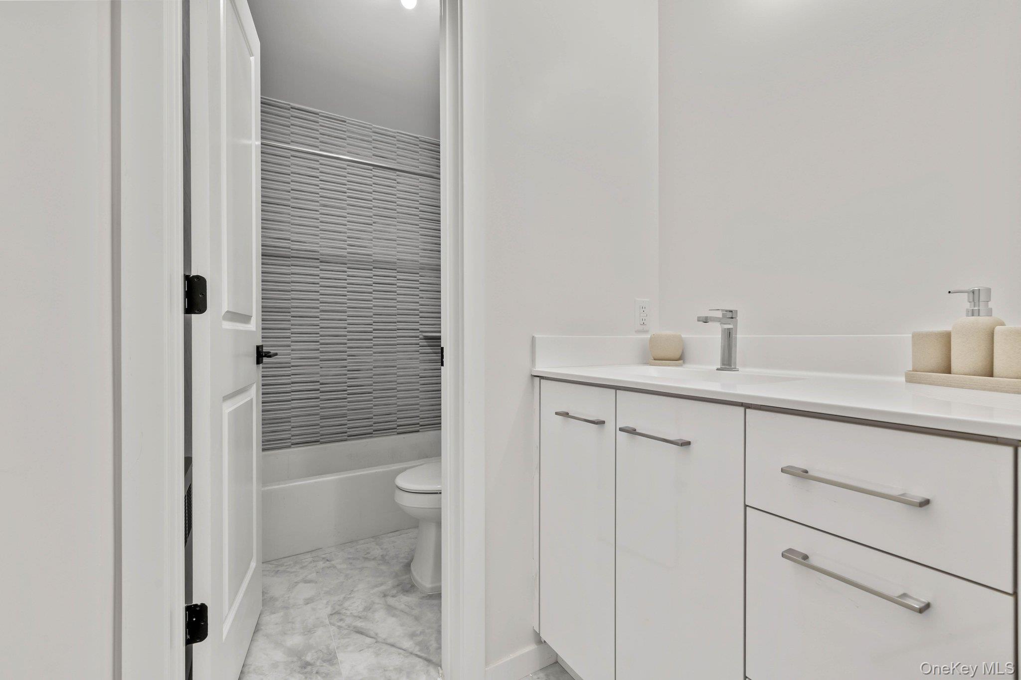 470 W Central Avenue, Unit 205 photo 34