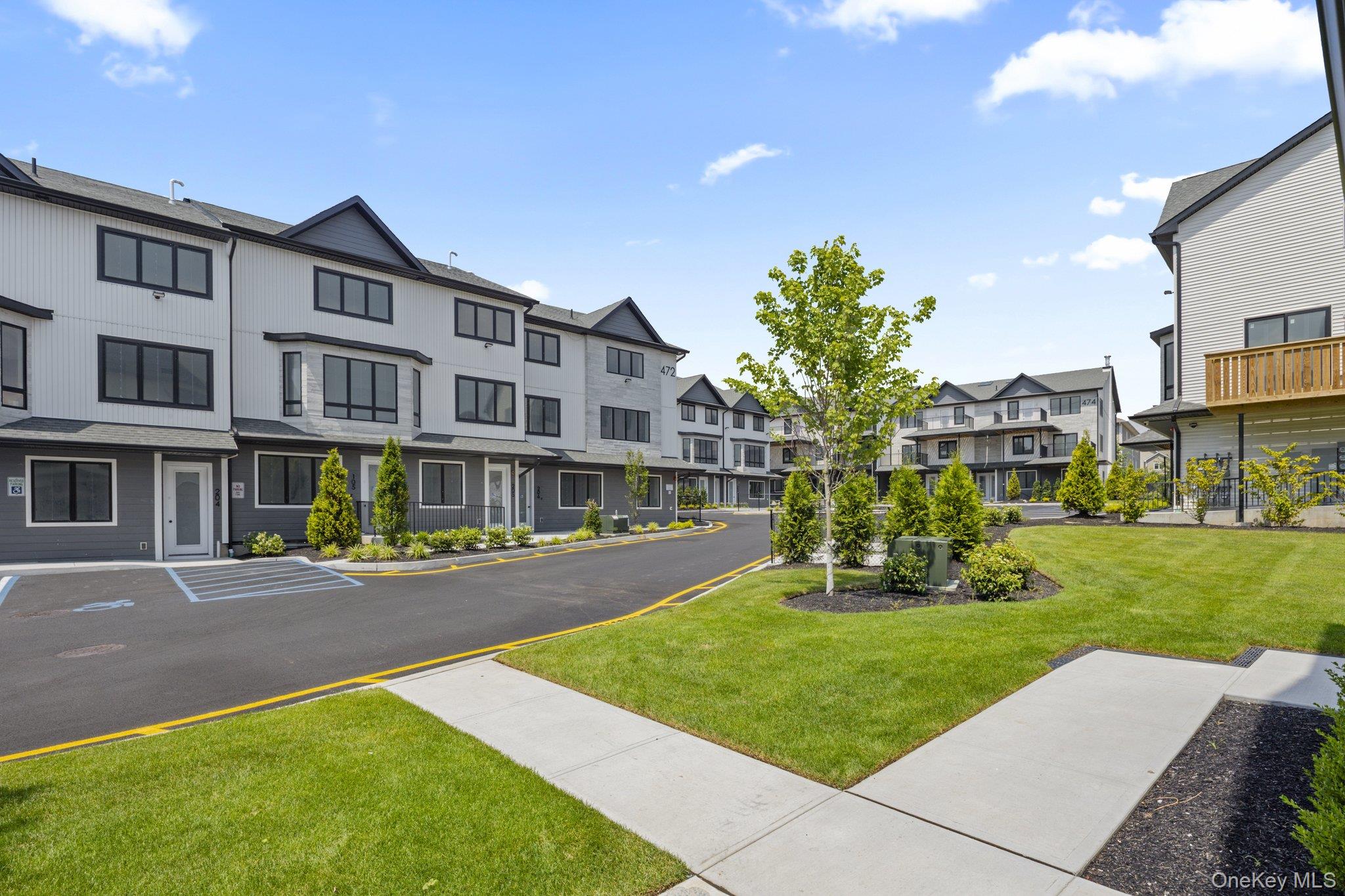 470 W Central Avenue, Unit 205